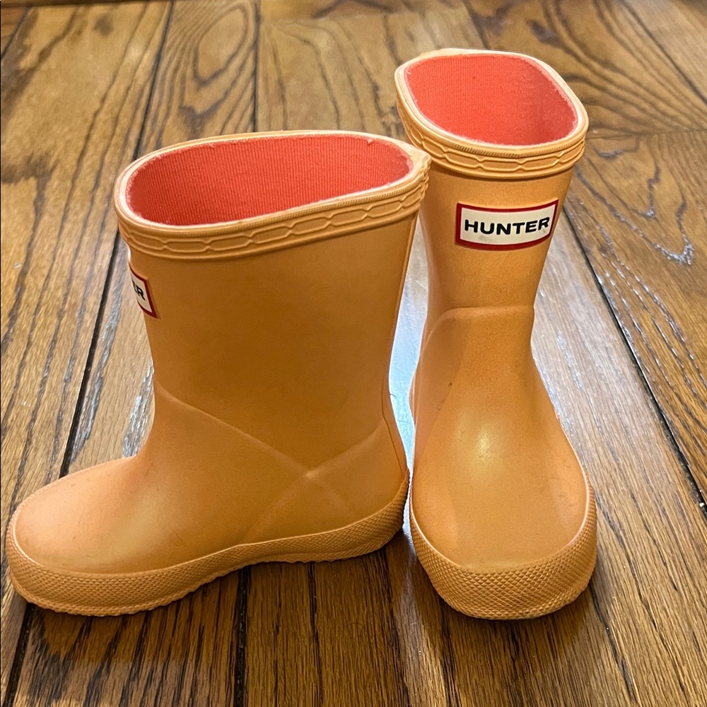 Hunter Vibrant Orange/shimmery Coral rain boots - Picture 2 of 9